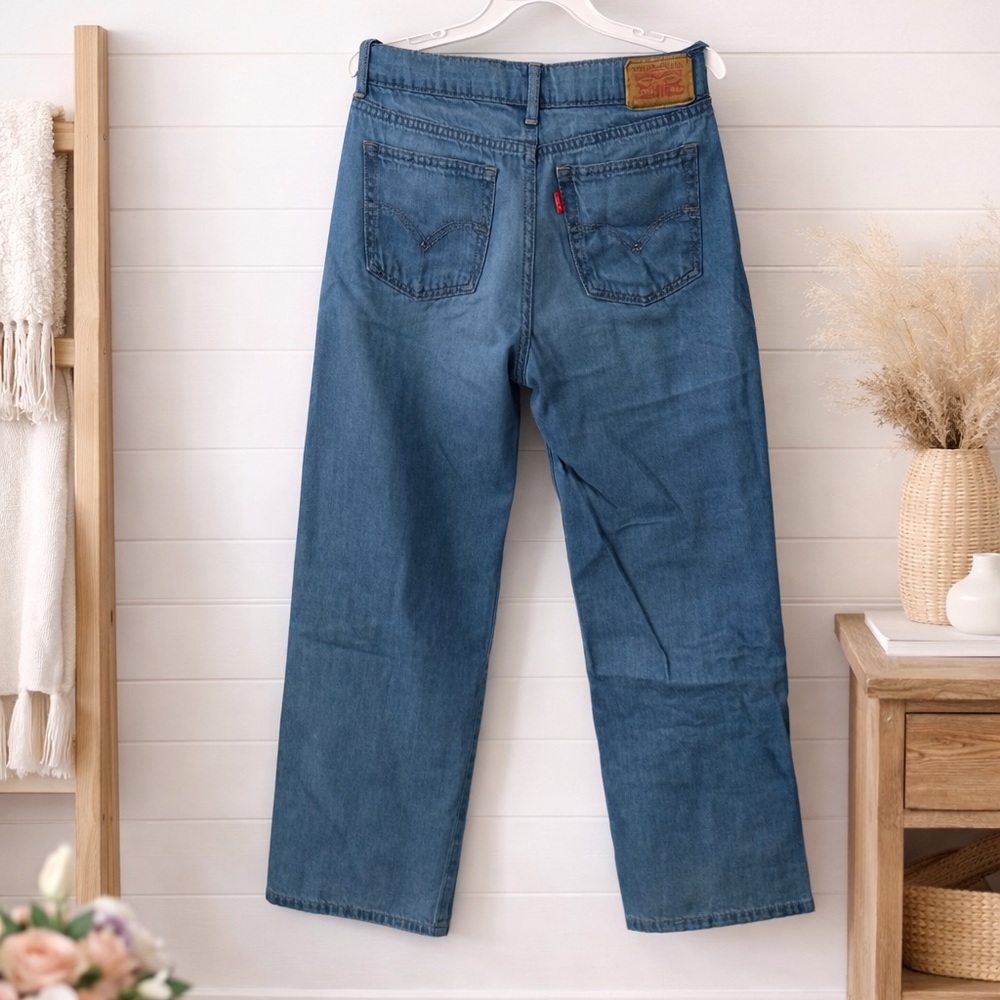 Cute wide legged Levi jeans - Picture 2 of 2